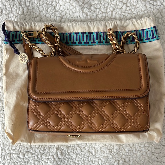 Tory Burch SMALL FLEMING POLISHED-GRAIN CONVERTIBLE SHOULDER BAG - Picture 2 of 13